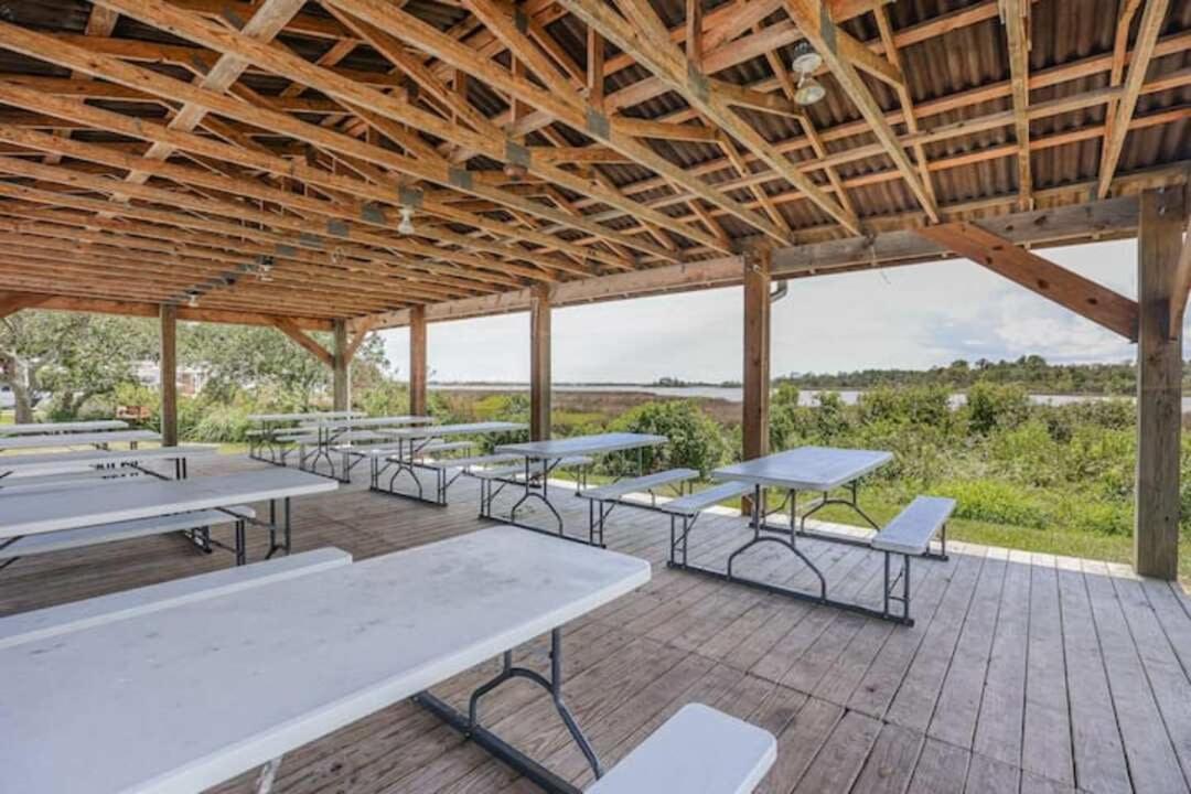Surf 2br Park With Waterfront View And Parking